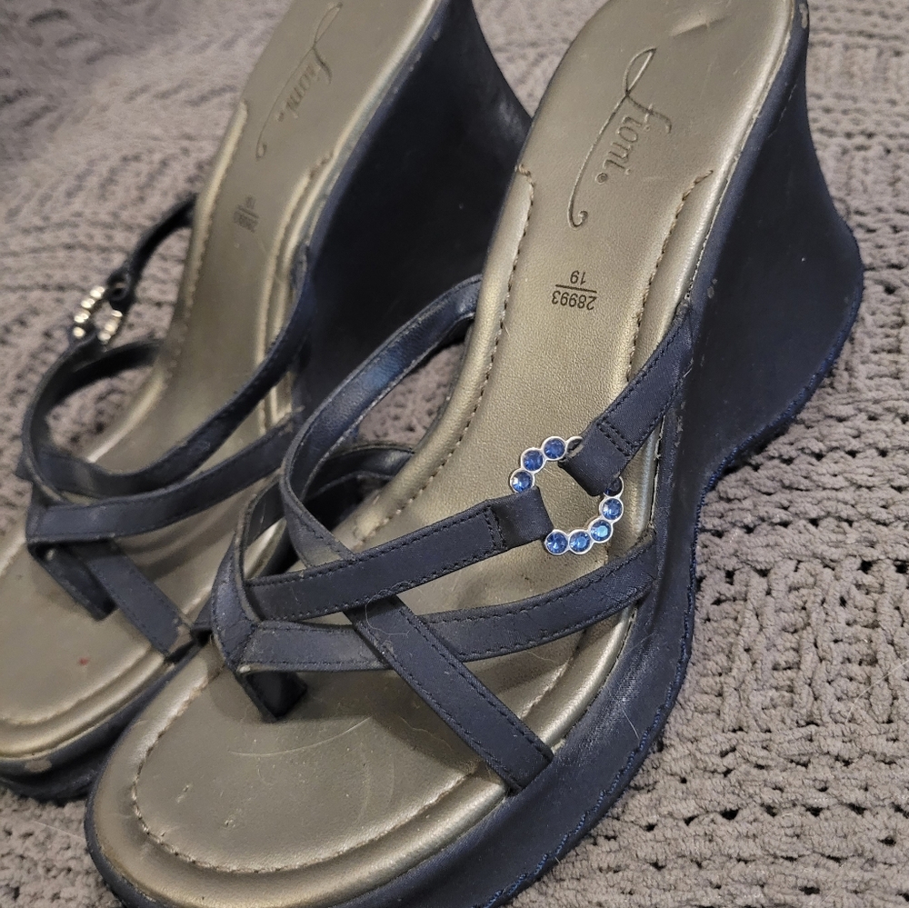 Fioni size 8.5 Blue scrappy wedge sandals